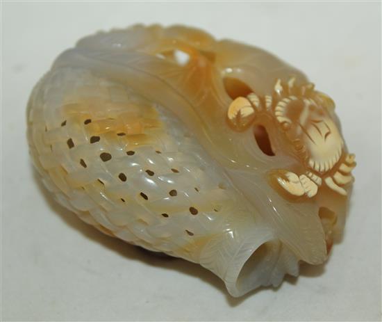 A Chinese agate carving, 7.5cm